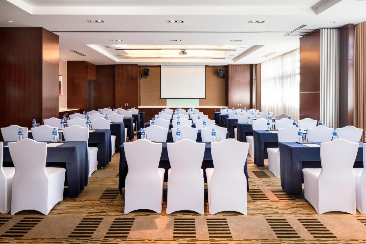 Holiday Inn Yinchuan International Trade Centre, An Ihg Hotel Exterior photo