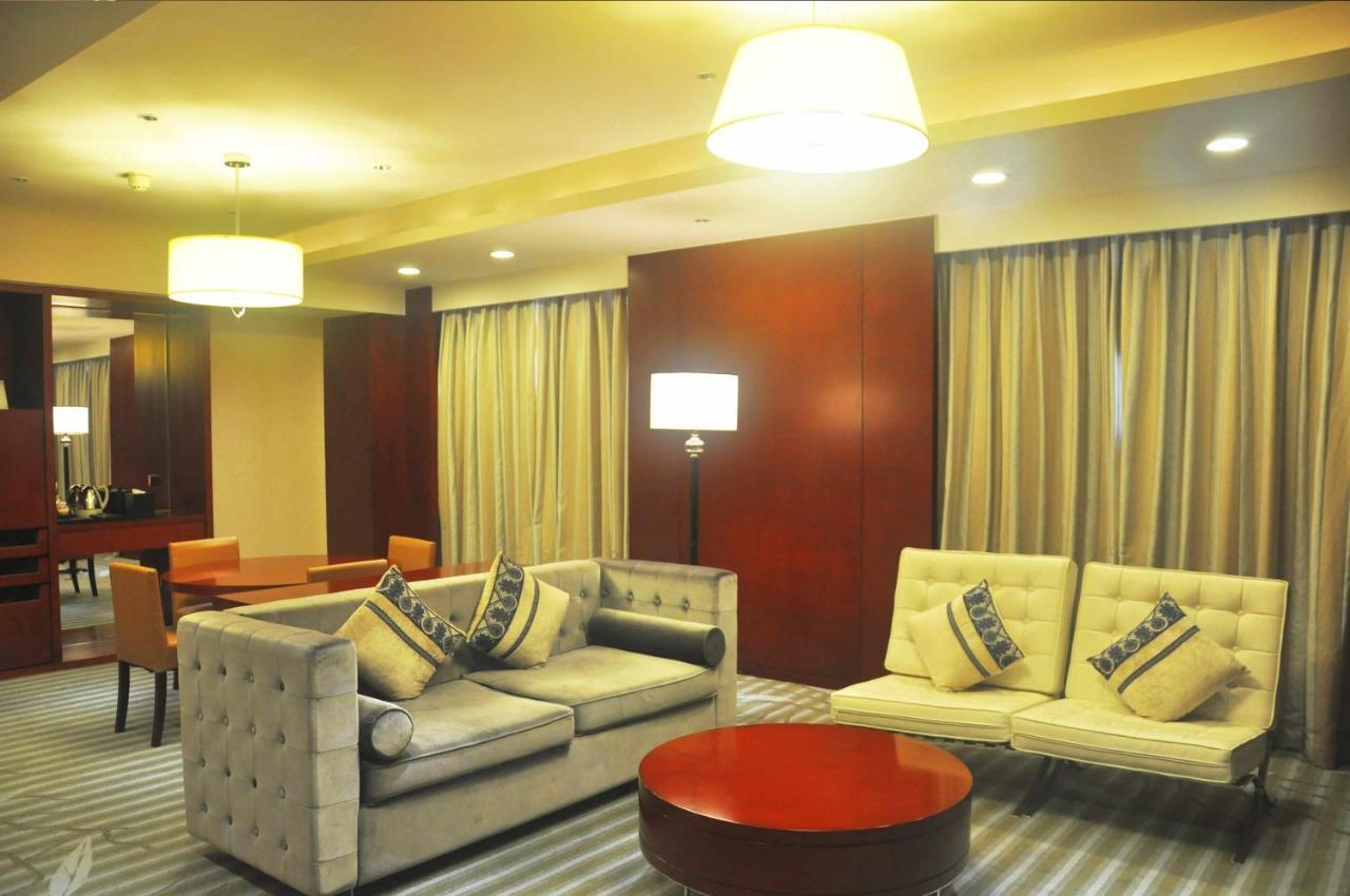 Holiday Inn Yinchuan International Trade Centre, An Ihg Hotel Exterior photo