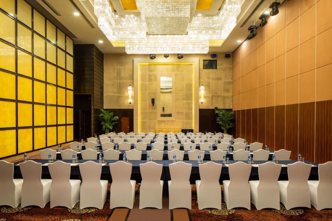 Holiday Inn Yinchuan International Trade Centre, An Ihg Hotel Exterior photo