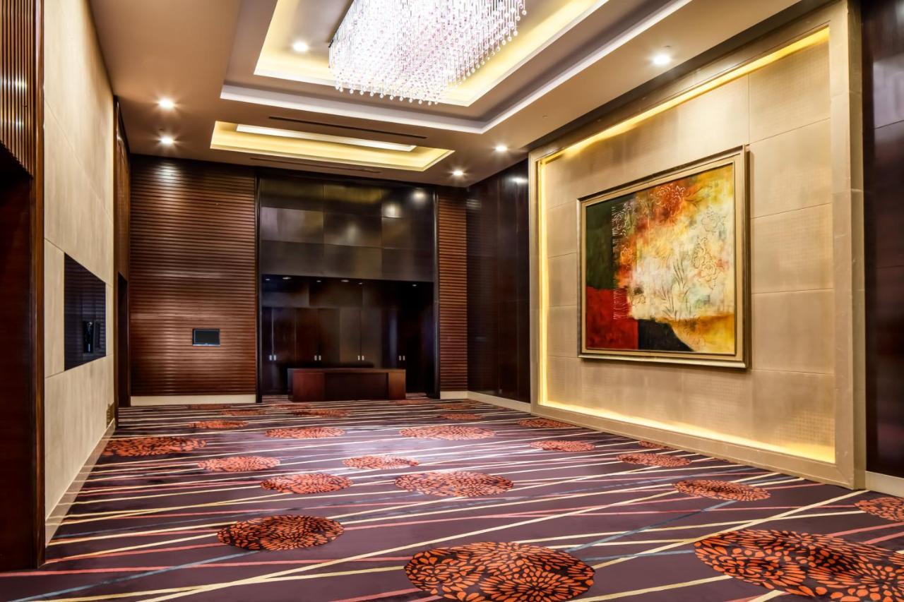 Holiday Inn Yinchuan International Trade Centre, An Ihg Hotel Exterior photo