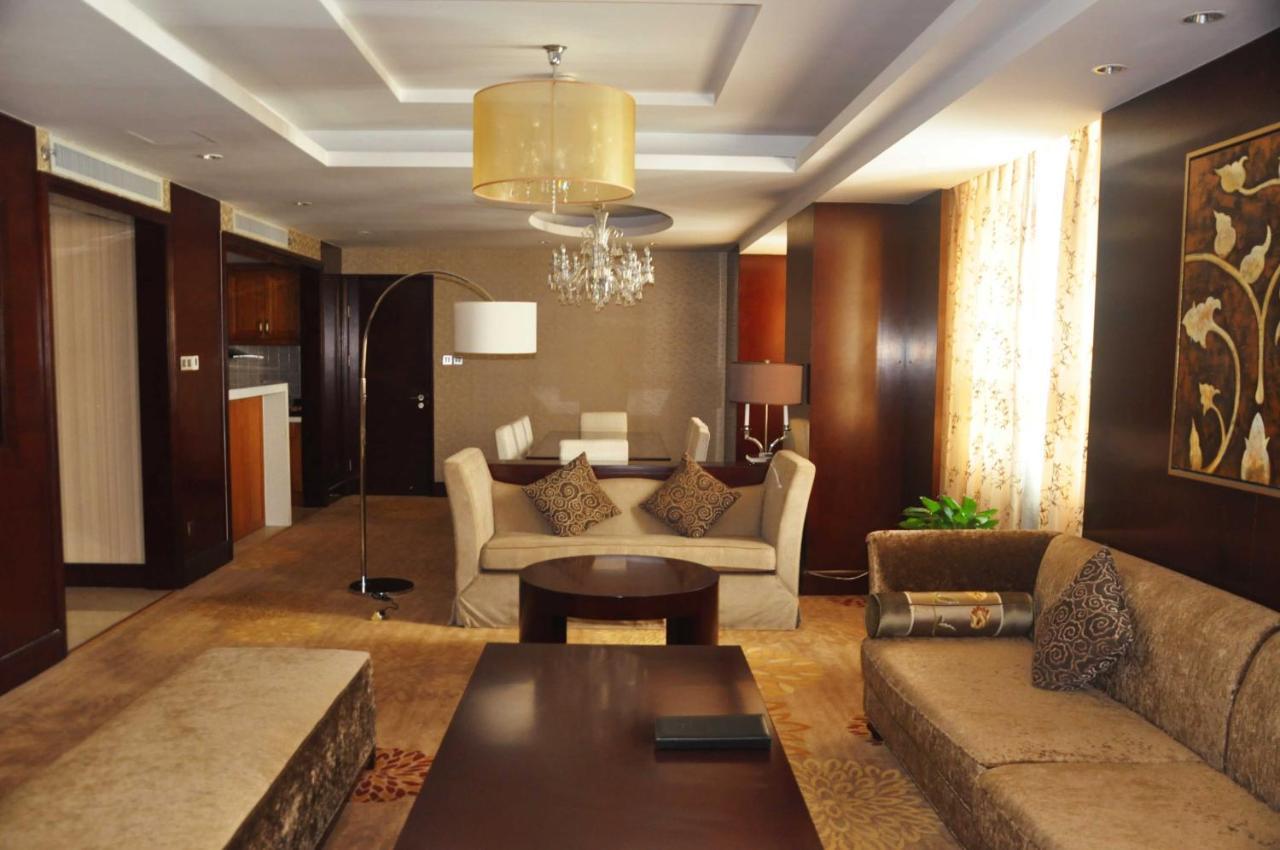 Holiday Inn Yinchuan International Trade Centre, An Ihg Hotel Exterior photo