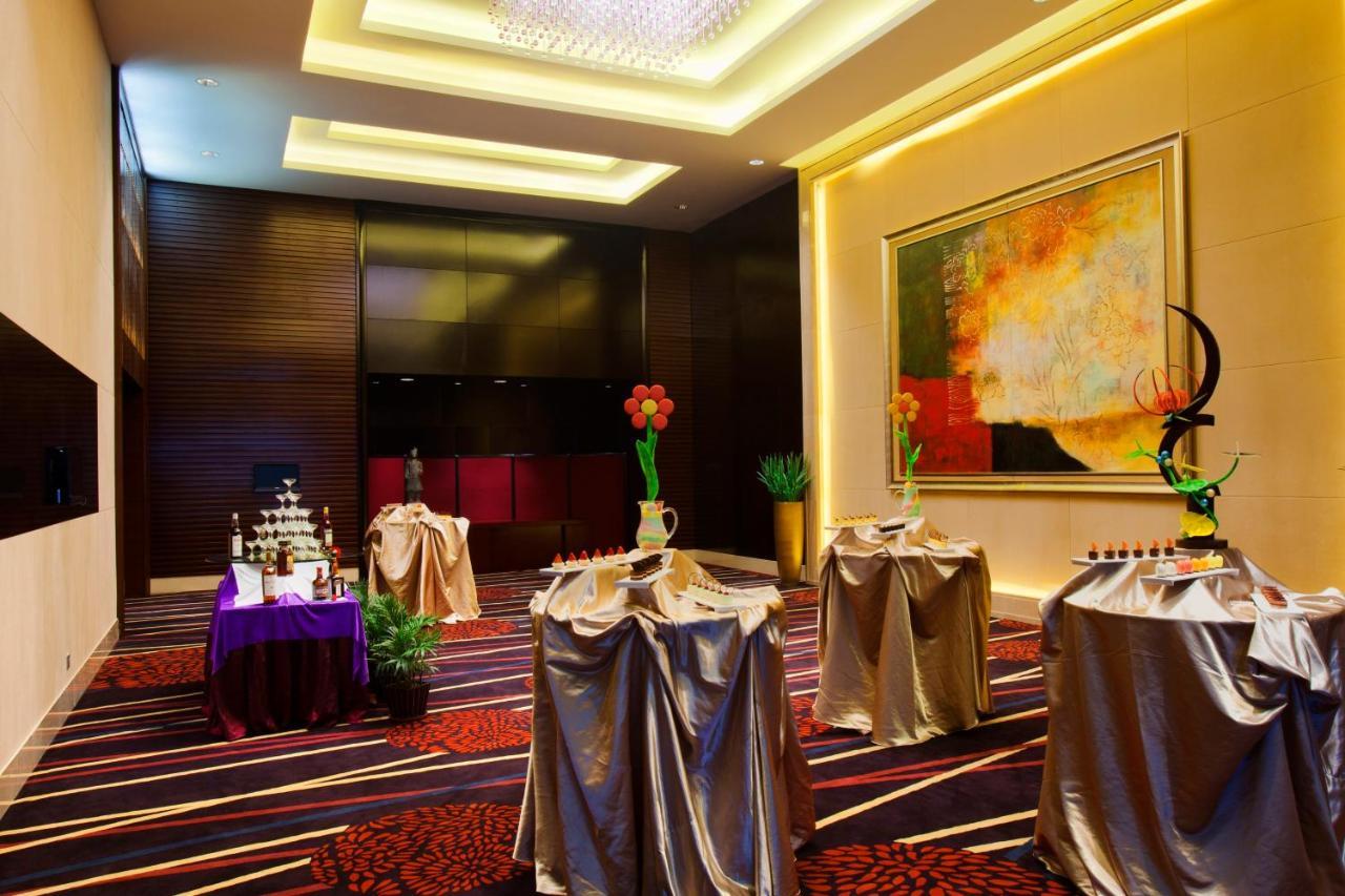 Holiday Inn Yinchuan International Trade Centre, An Ihg Hotel Exterior photo
