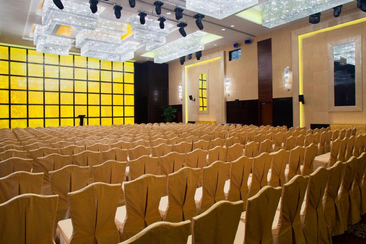 Holiday Inn Yinchuan International Trade Centre, An Ihg Hotel Exterior photo