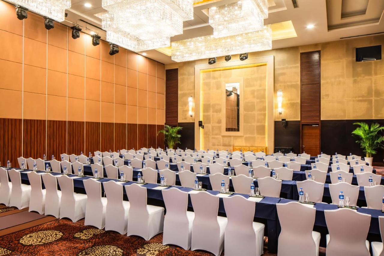 Holiday Inn Yinchuan International Trade Centre, An Ihg Hotel Exterior photo