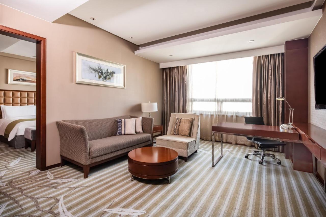 Holiday Inn Yinchuan International Trade Centre, An Ihg Hotel Exterior photo